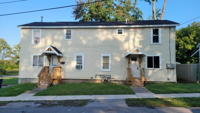 Building Photo - 12-14 Tabor St Rental