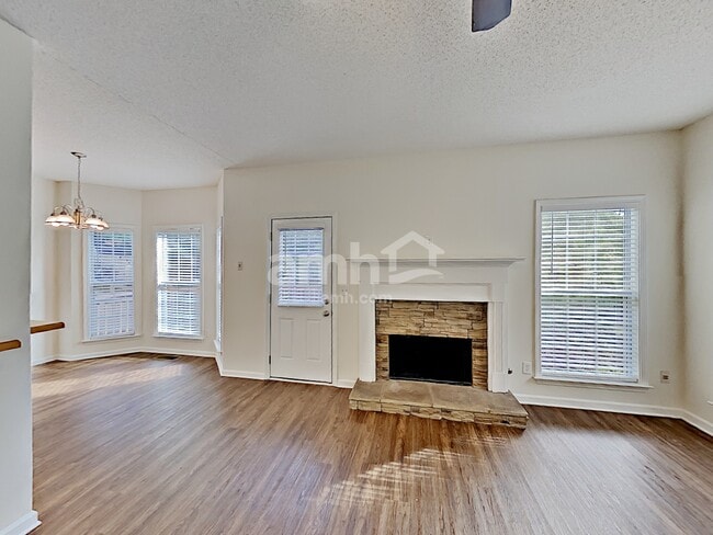 Photo - 374 Westhill Dr