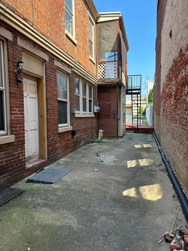 Photo - 475 W Market St Unit 475 W Market Street Apt 2