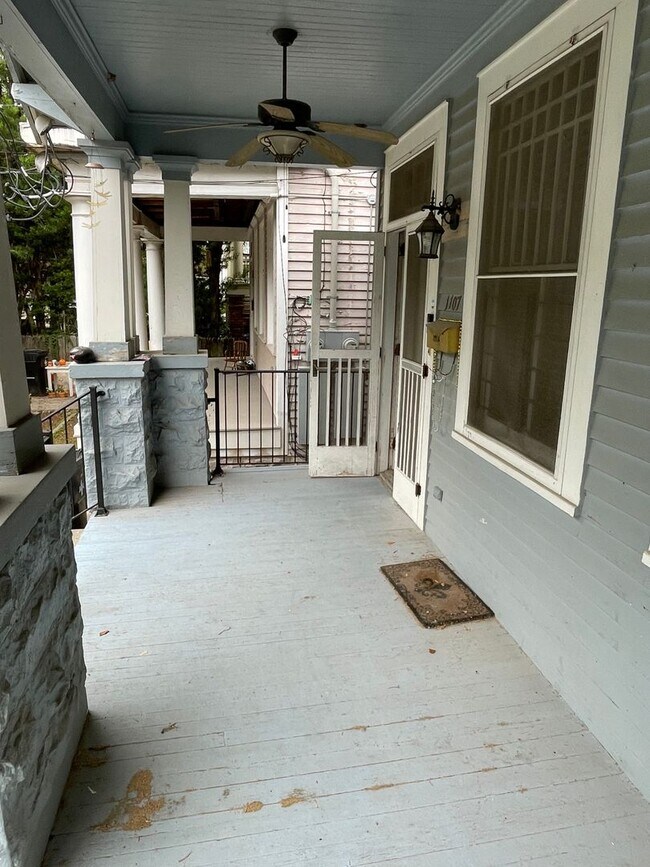 Photo - Huge 2BD/2.5BA Uptown, with a Yard, Central Air/Heat, and W/D in Unit