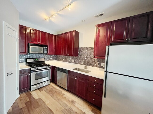 Photo - 1075 W Roosevelt Rd Unit 303