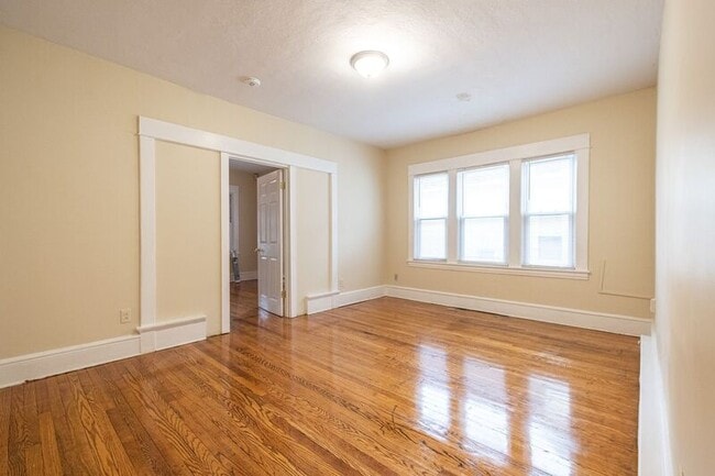 Photo - 72 Kensington Ave Unit 2L