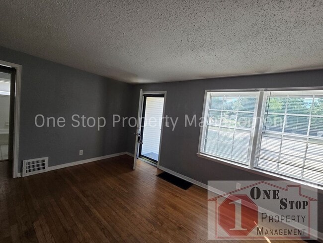 Photo - Beautiful 3 Bedroom 2 Bathroom in Kansas City