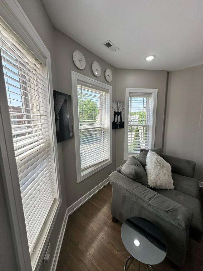 Photo - 6807 S Calumet Ave