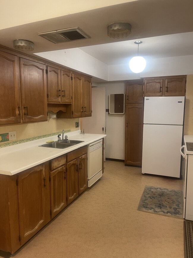 Building Photo - 65 W 49th Ave