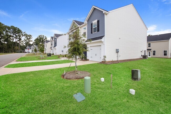 Photo - 425 Blue Robin Ln