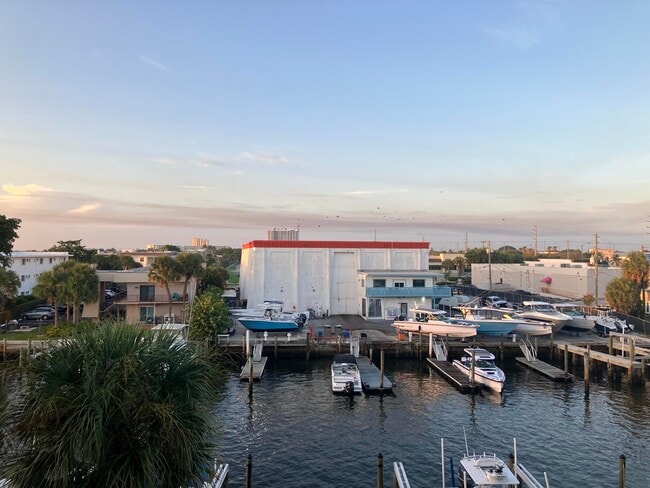 Building Photo - 108 Paradise Harbour Blvd Unit 208