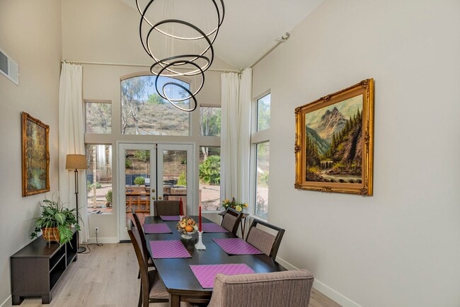 Photo - Fully Furnished! Prestige Luxury Single 5b...