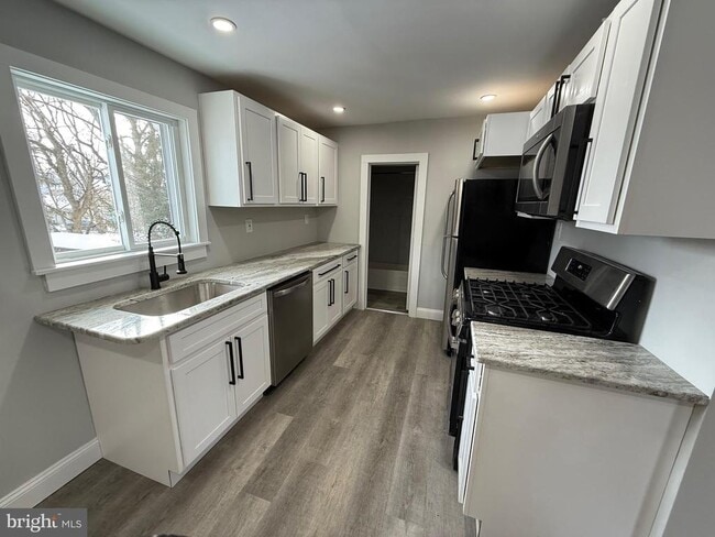 Photo - 212 Warren St