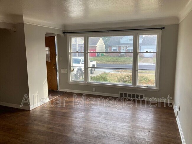 Photo - 320 Halle Dr