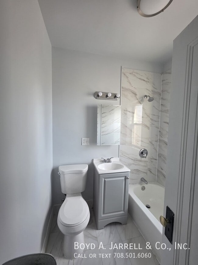 Photo - 10855 S Vernon Ave Unidad 109 55-2W