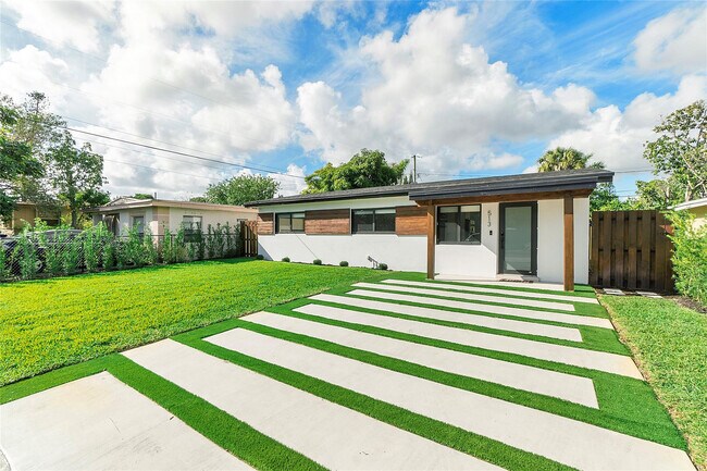 Building Photo - 513 NW 17th Ave