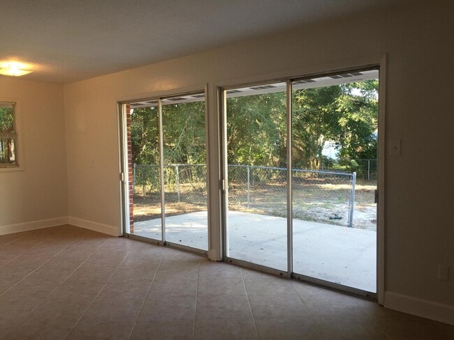 Photo - 113 Moriarty St NW