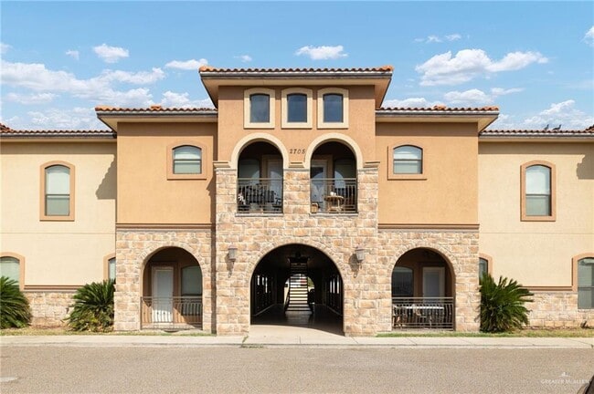 Building Photo - 14 Mimosa St Unit 3