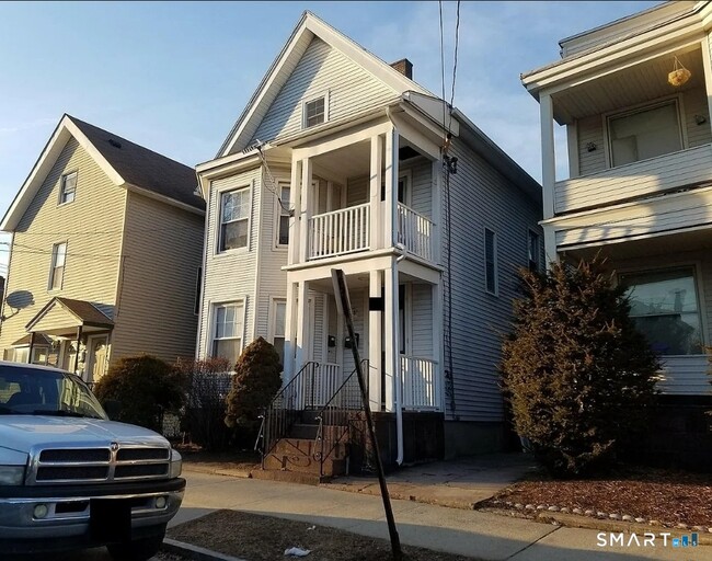 Building Photo - 39 Pine St Unit 2nd fl