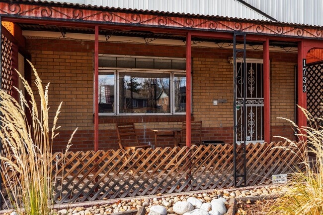 Photo - 1733 Lima St