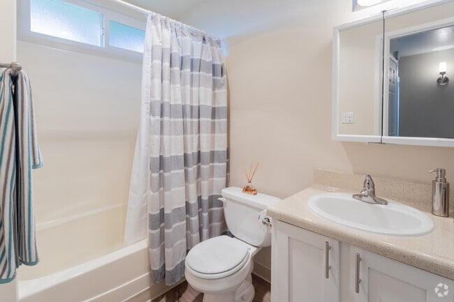 1BR, 1BA - 650SF