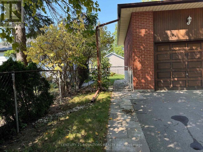 Photo - 404 Trent St W