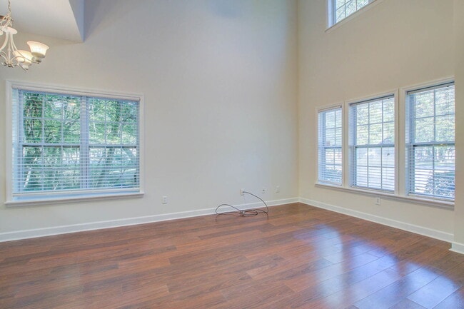 Photo - 100 Chinquapin Dr