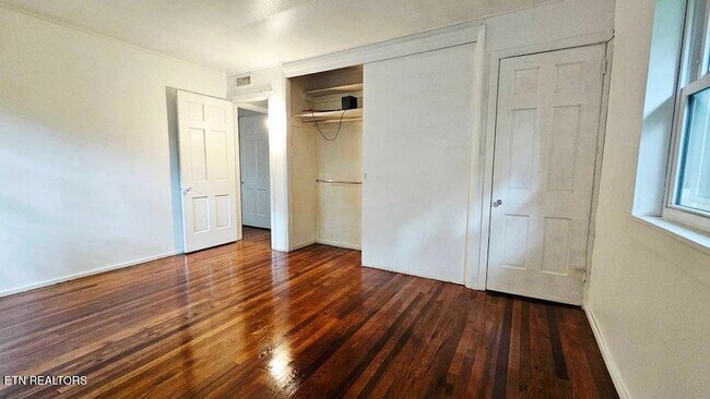 Photo - 313 W Outer Dr