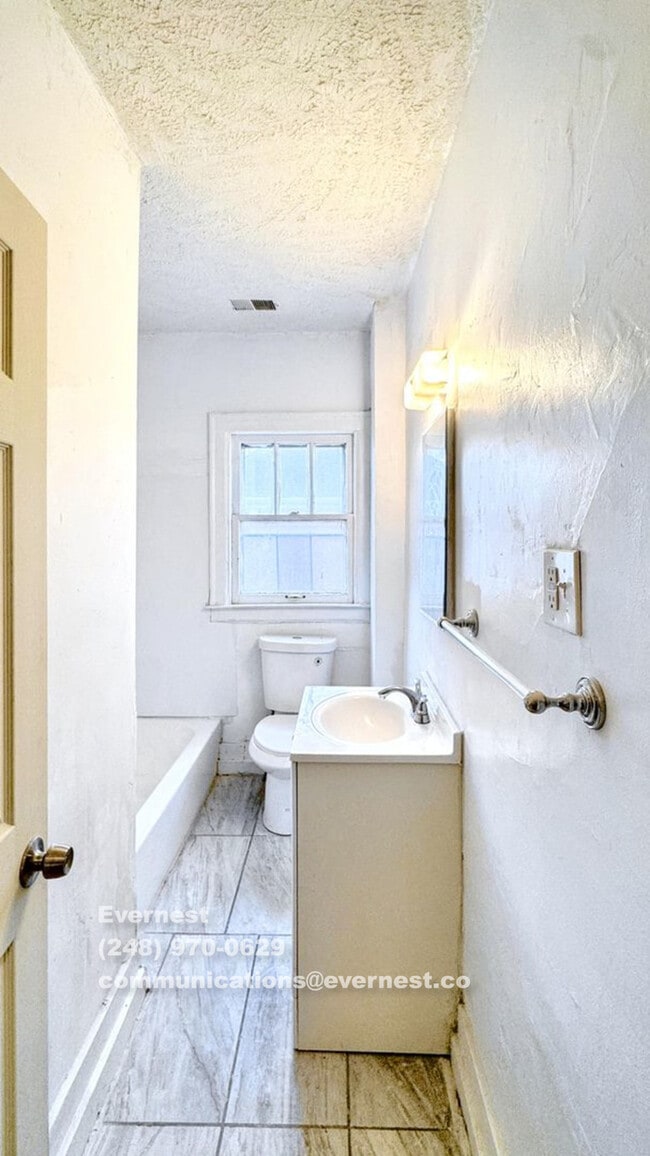 Photo - 3745 W Grand St