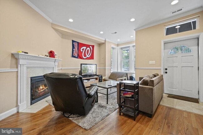Building Photo - 128 Thomas St NW Rental