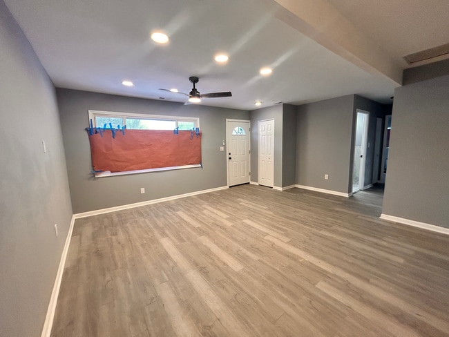 Photo - 2025 Central Dr