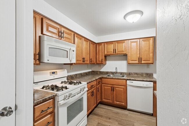 1BR, 1BA - 900SF - Kitchen