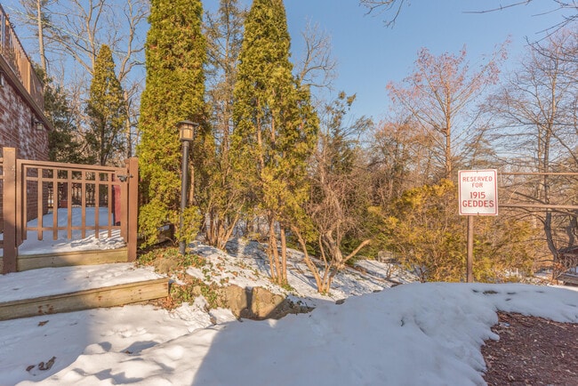 Photo - 1915 Geddes Ave