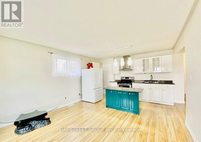 Photo - 128 Stevenson Rd S