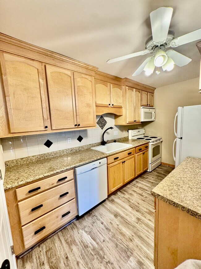 Photo - W169N11404 Biscayne Dr