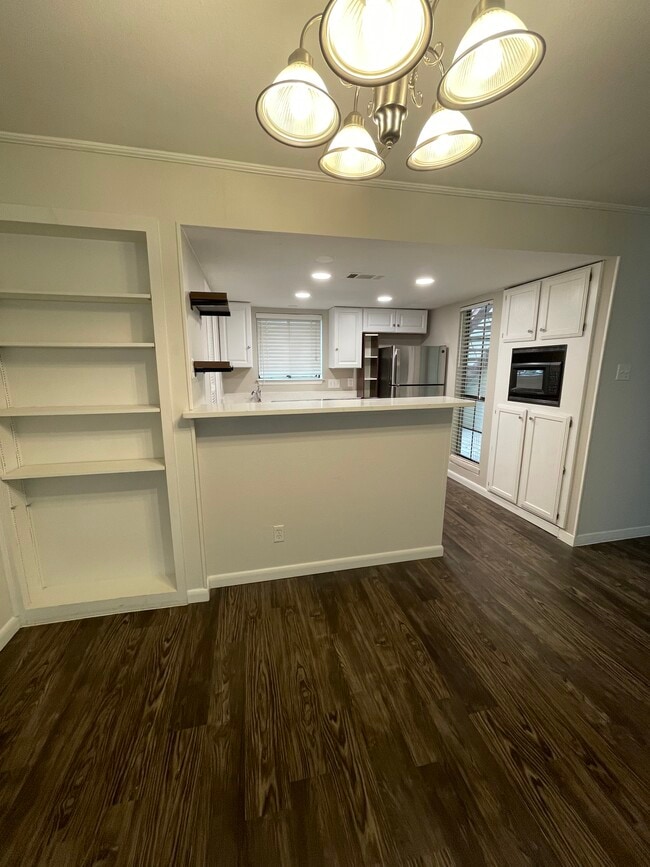 Building Photo - 1510 W North Loop Blvd Unit 713