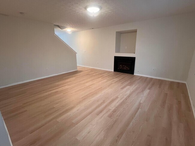 Photo - 133 Feathertip Ln