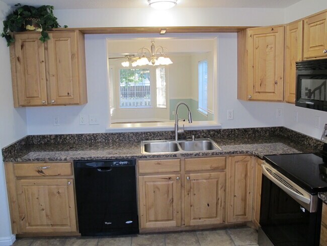 Kitchen - 877 Capital Ave