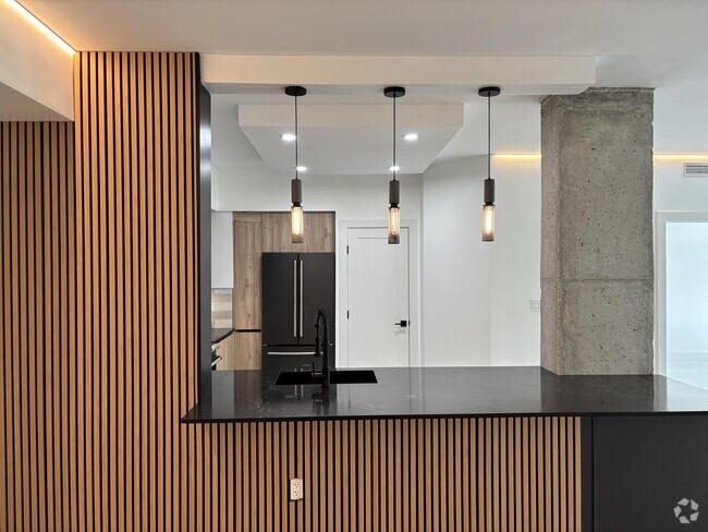 Building Photo - 250 NE 3rd Ave Unit 1414 Rental