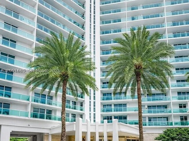 Building Photo - 100 Bayview Dr Unit 310
