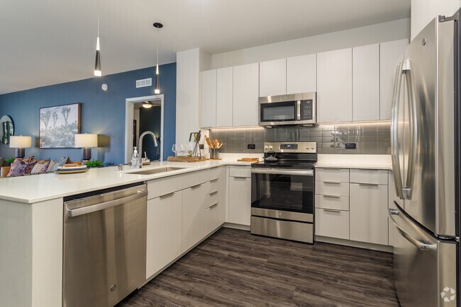 2BR, 2BA - 1,173SF - Emory at RED