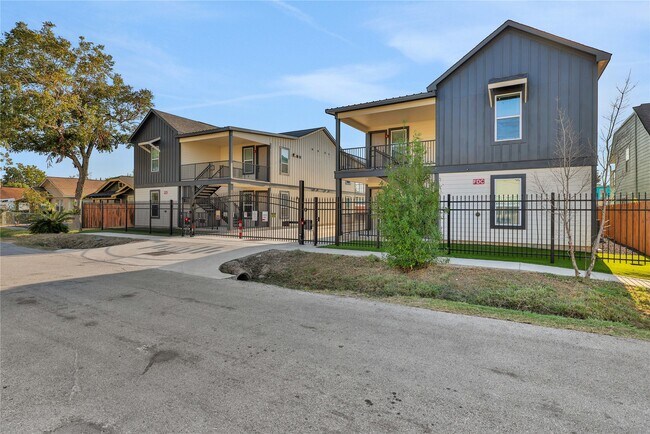 Photo - 2613 Delafield St Unit 101