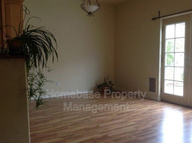 Photo - 1922 Hollyhock Cir