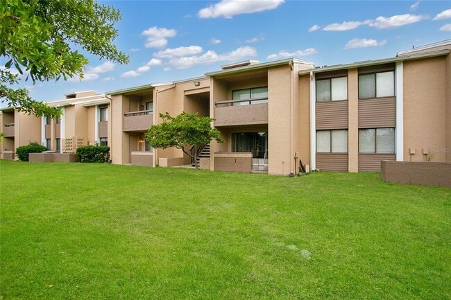 Building Photo - 5223 Vineland Rd Rental