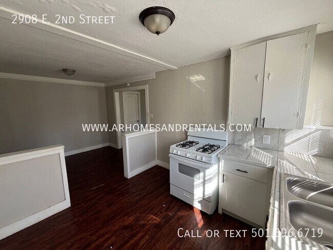 Photo - 2908 E 2nd St