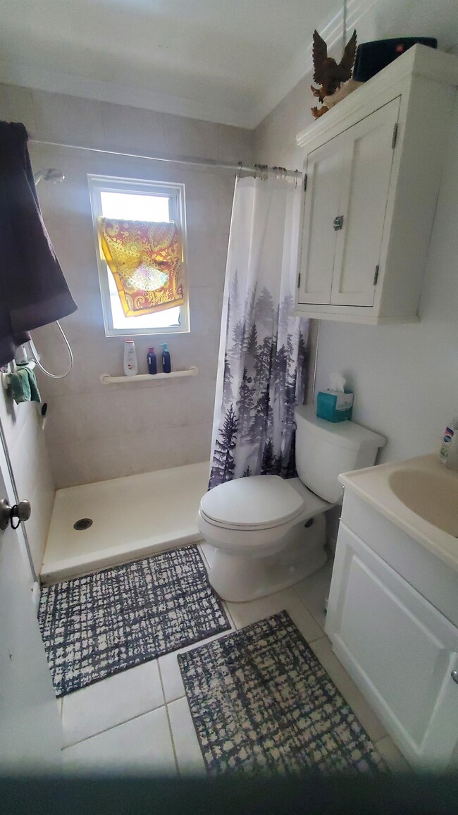 Photo - 3813 Larchmont St