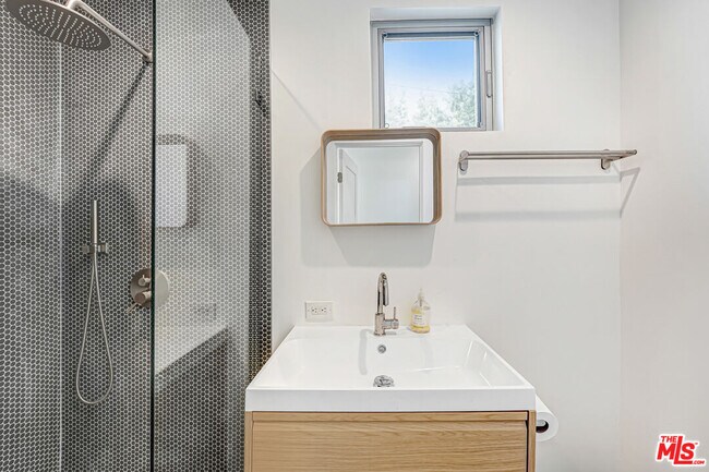 Photo - 2725 1/2 Dalton Ave