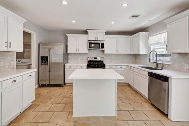 Photo - 7711 Parkwood Way