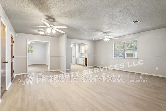 Photo - 206 Sunset Dr