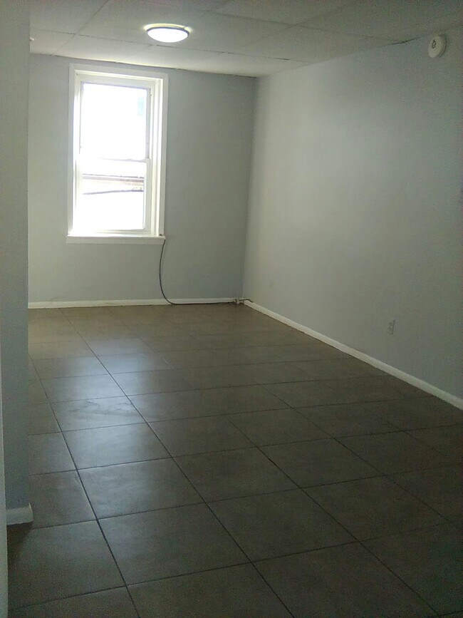 Photo - 594 Roosevelt Ave Unidad 2b