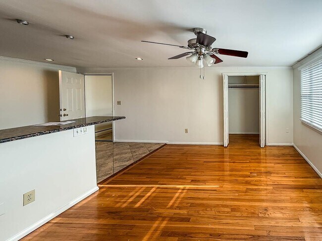 Photo - 57 Suburbia Ct Unit 2