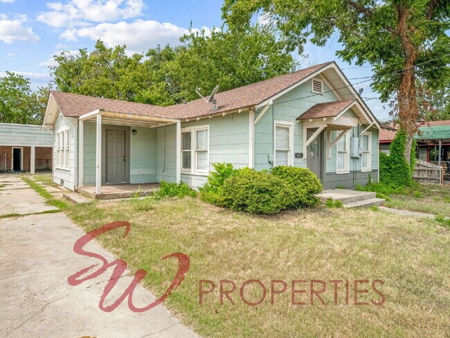 Photo - Charming 2 Bed / 1 Bath – Walk to Campus