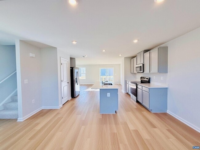83 Laurin St