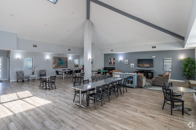 casa club - Hillsborough Village Senior Apartments 55+